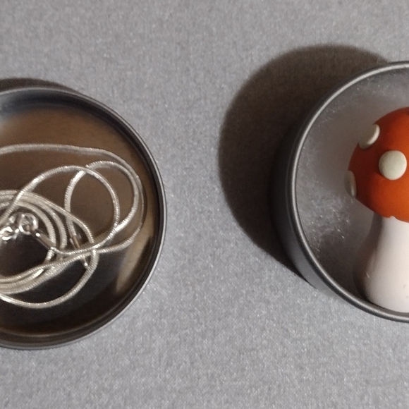 Mushroom necklace - Picture 2 of 6